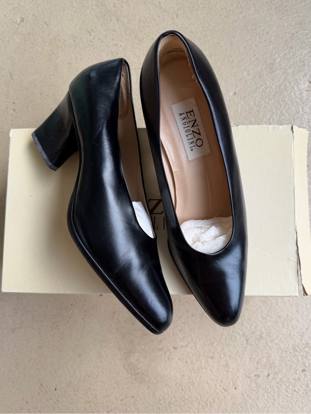 Vintage Enzo Angiolini black leather block-mid heel pumps Women's size 8 Y2K